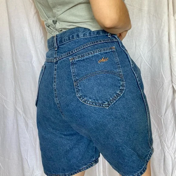 Chic Shorts - Picture 1 of 4